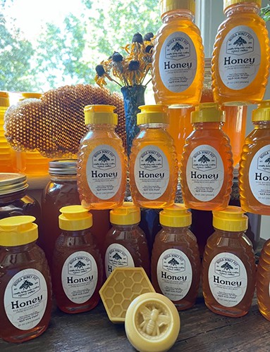 NoogaHoneyPot honey on display